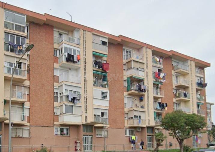 Se vende piso OKUPADO en Calle Nou D'Abril 26 de Montornès d - foto 2