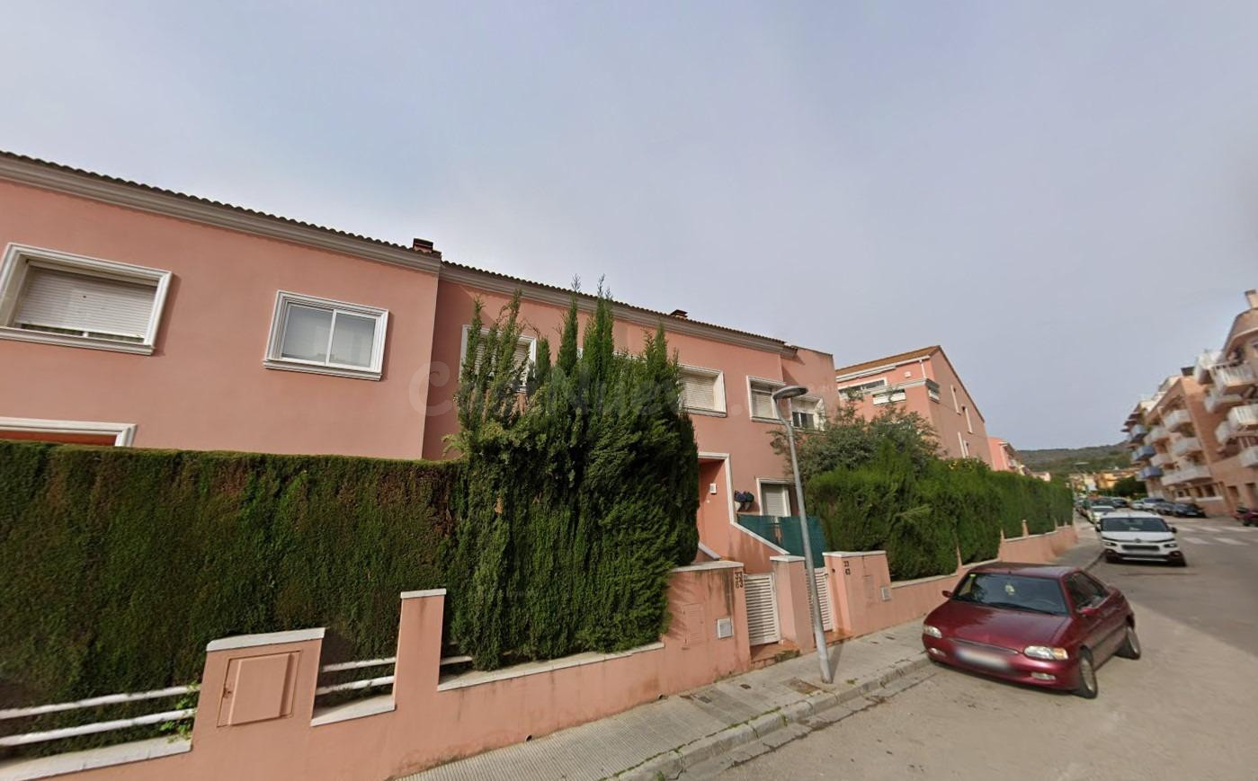 Venta de Casa Adosada OKUPADA en Calle La Garrotxa Nº 33 Ven - foto 2