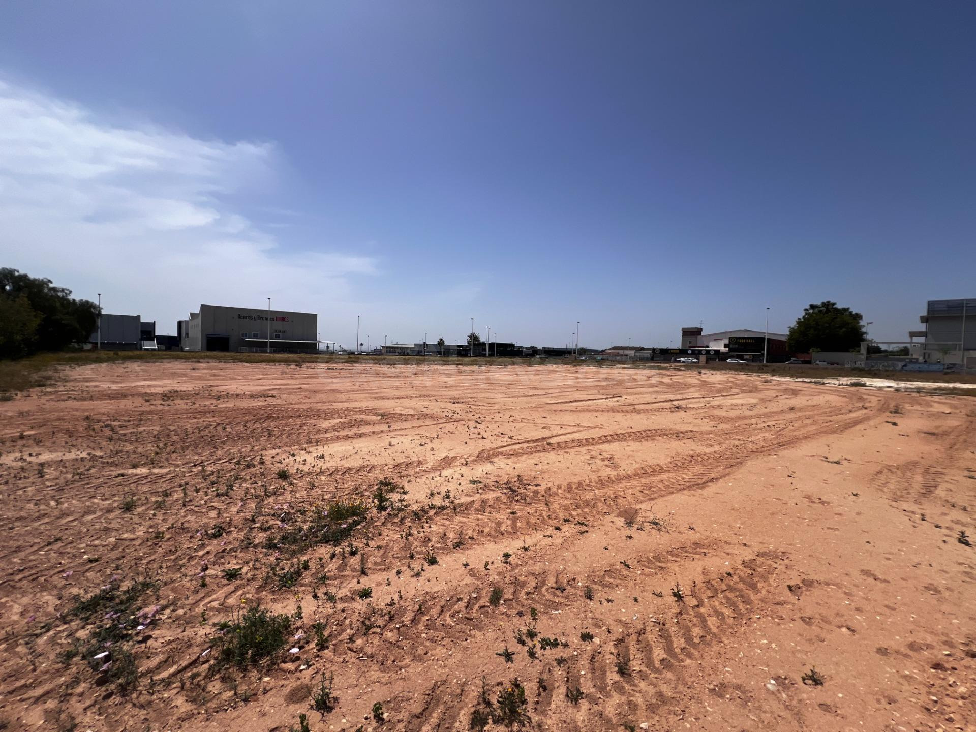 Parcela urbanizada en zona industrial de Elche.