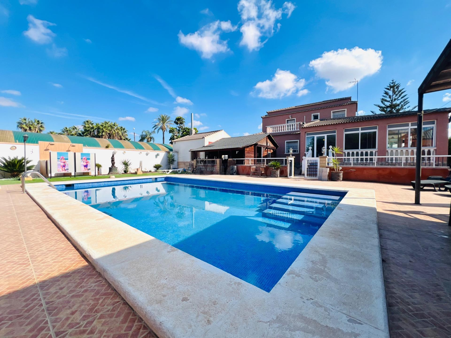 Chalet con piscina en Elche, zona la Hoya.