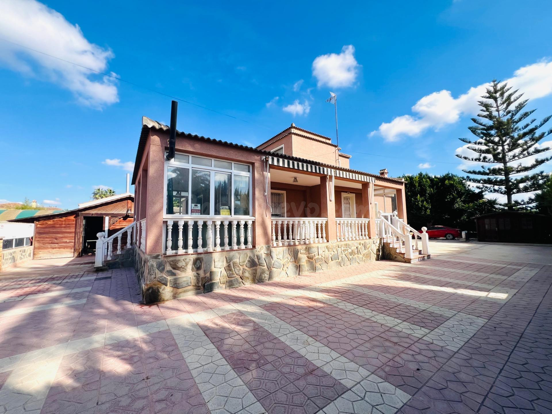 Chalet con piscina en Elche, zona la Hoya. - foto 4