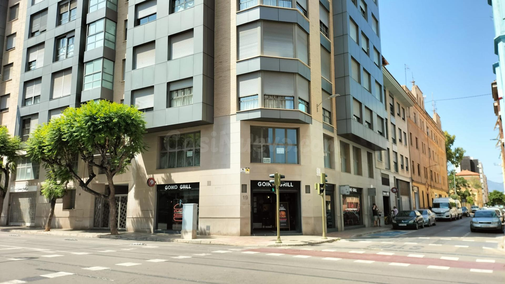 Alquilo Local comercial en planta baja céntrica con fachada  - foto 3