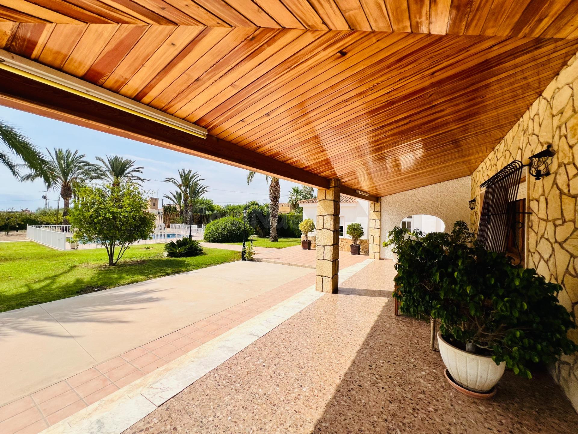 Chalet rústico en Elche, zona Perleta