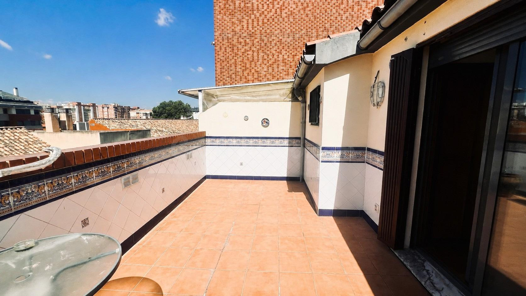 Ático dúplex con dos terrazas, garaje y trastero en Calle Río Turia – Castellón de la Plana