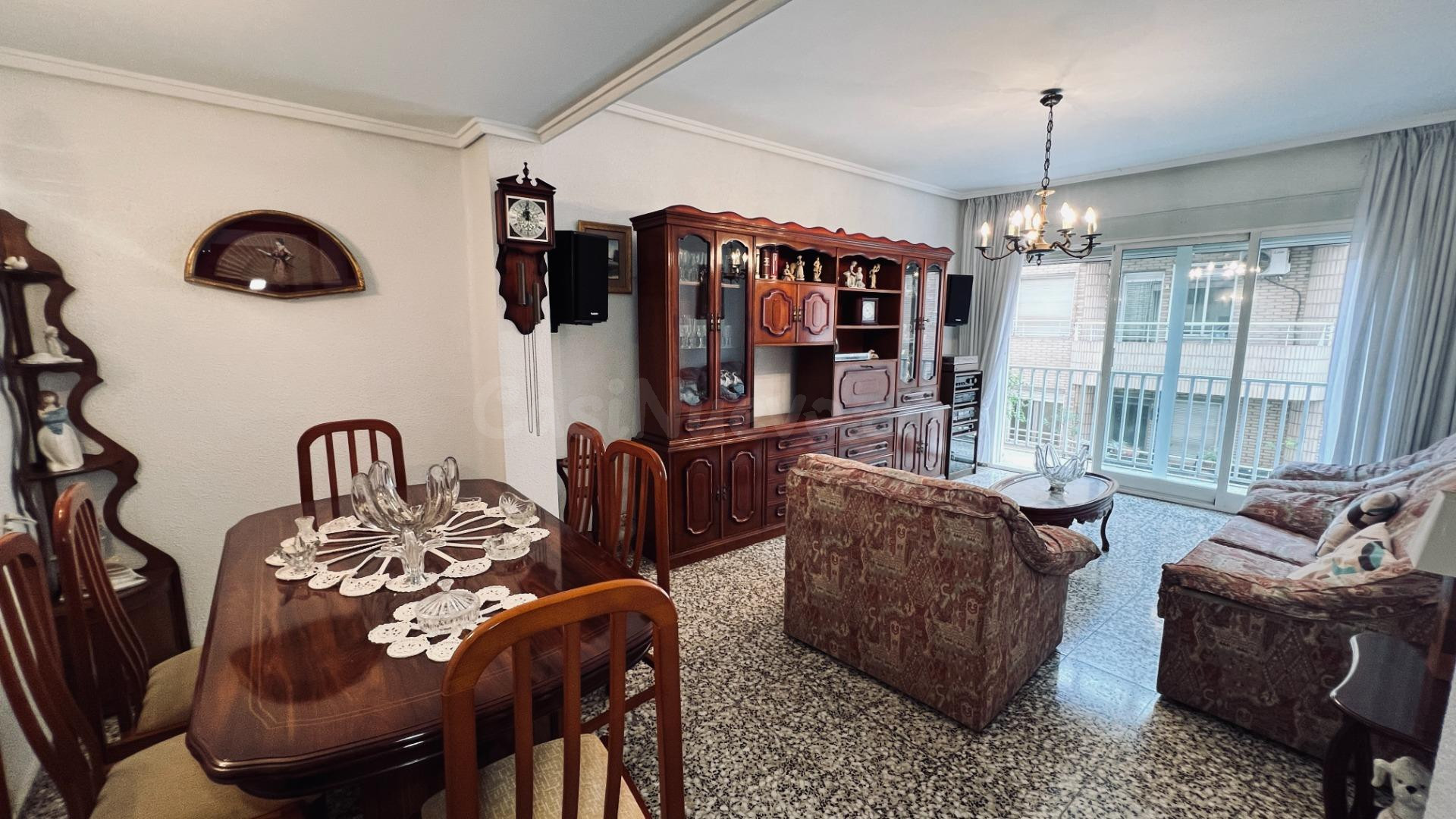VENDO EN EXCLUSIVA PISO CENTRICO BIEN CONSERVADO 3HB - 2BÑ PARA ENTRAR A VIVIR ZONA PASEO RIBALTA