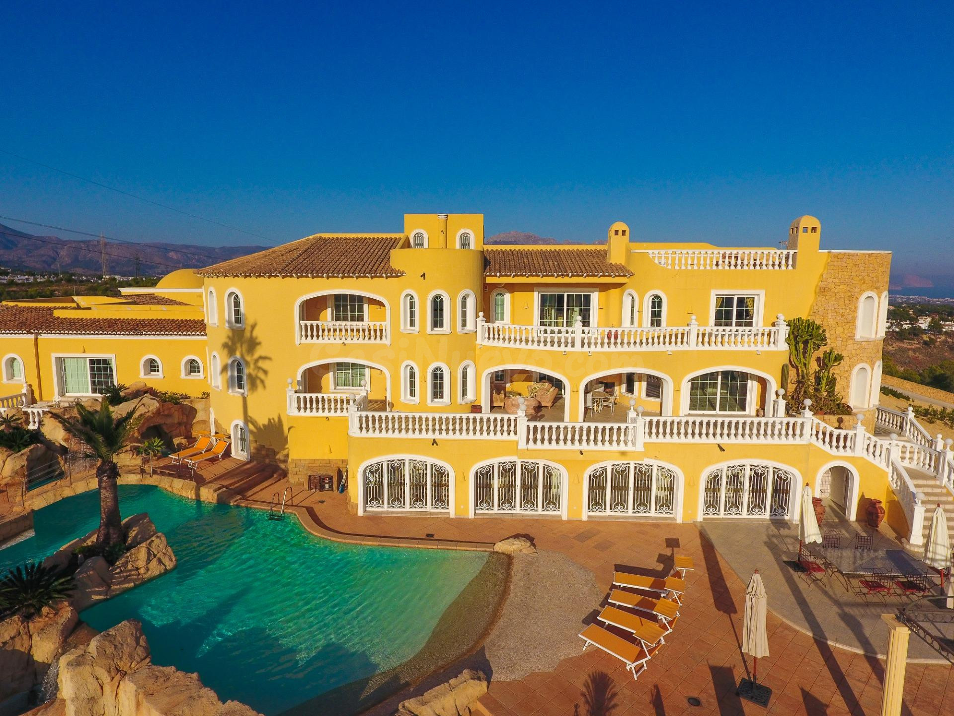 Gran chalet independiente en la Nucia, Alicante.