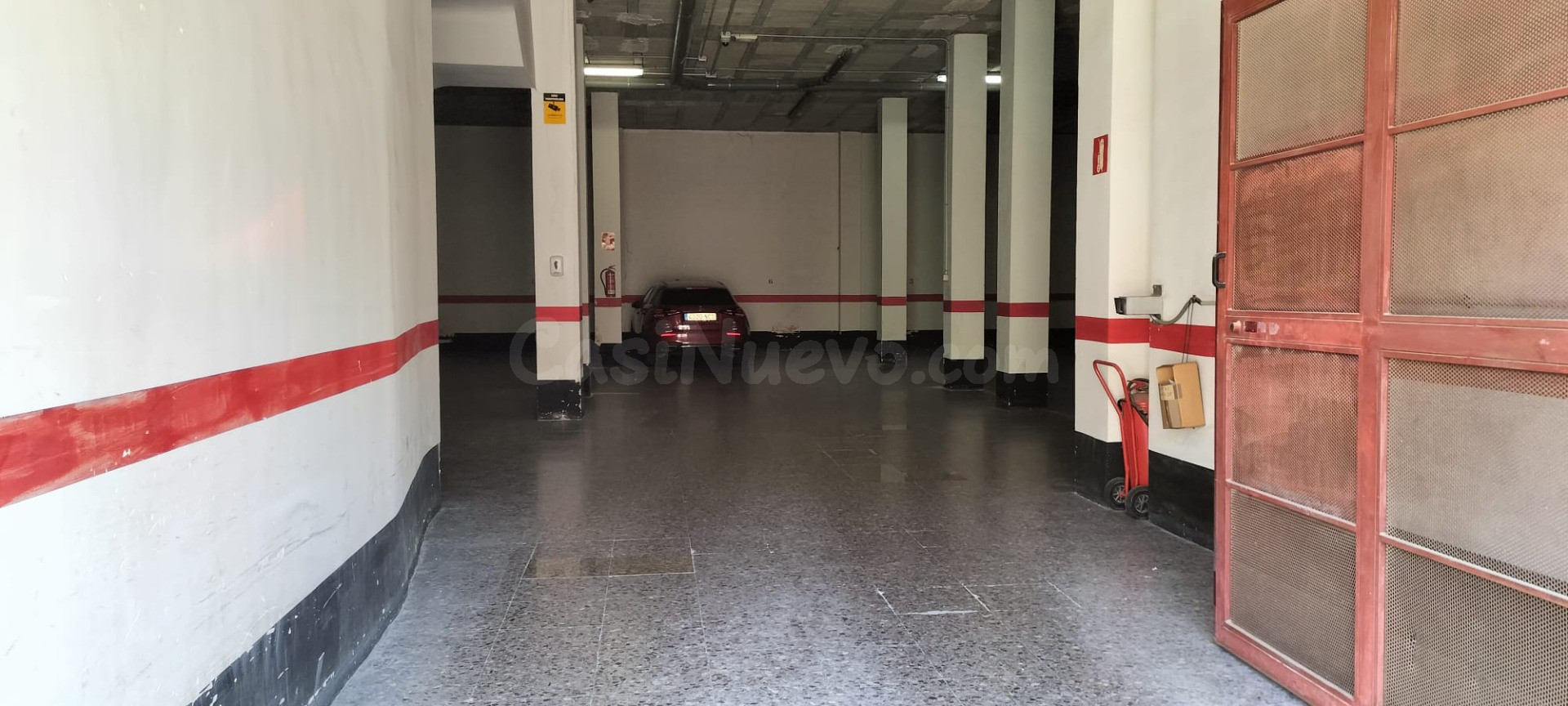 INVERSIÓN | Local con 19 plazas de garaje + local comercial alquilado | Rentabilidad 5–6%