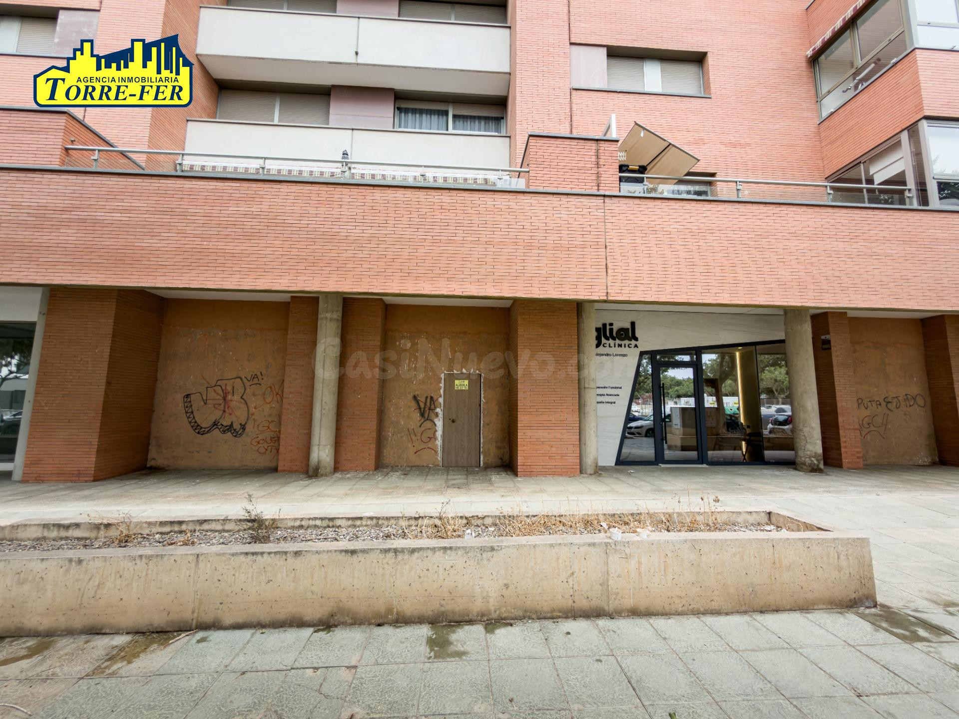 LOCAL JUNTO JUNTO CAMPO DE LOS JUEGOS DEL MEDITERRANEO
