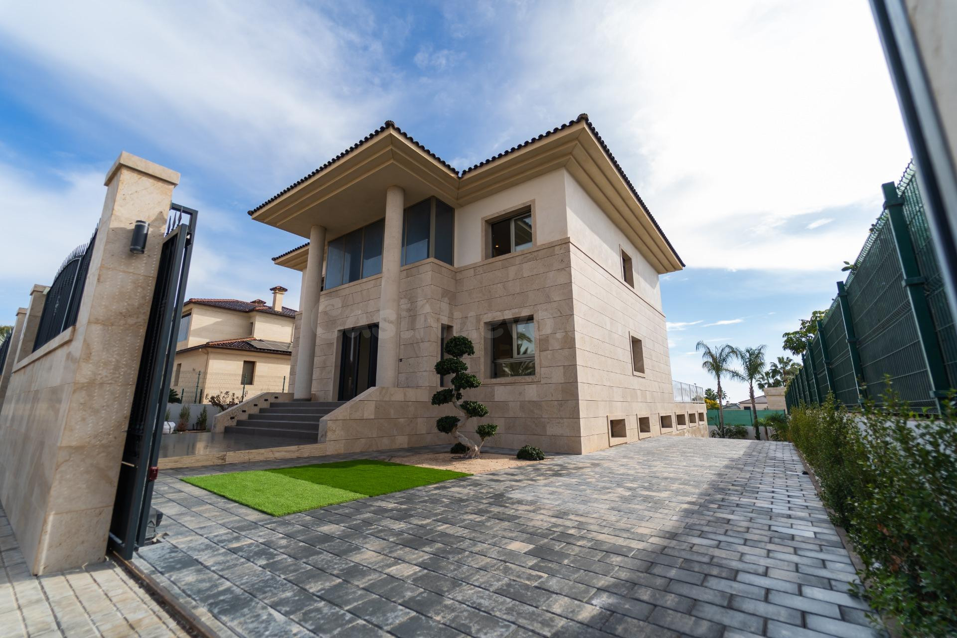 Chalet de obra nueva en Elche, urbanización Don Balbino, Peña las Águilas.