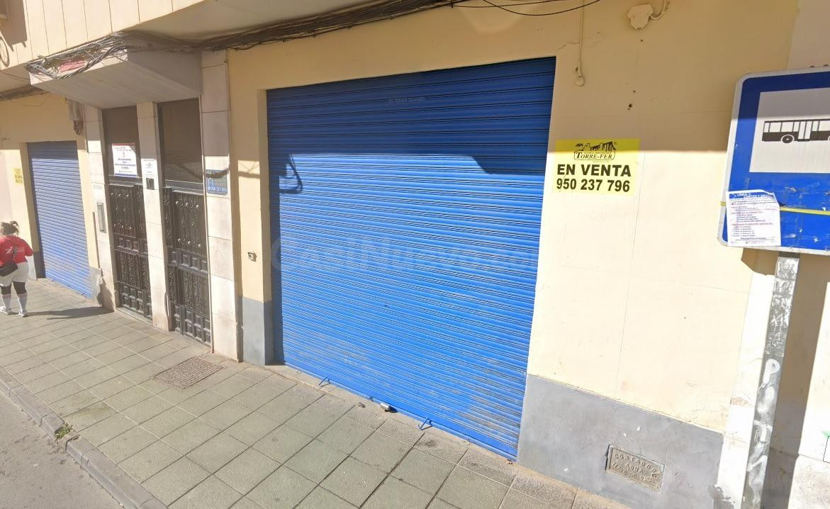 LOCAL DE 56 M2 JUNTO A LA PLAZA PAVIA.