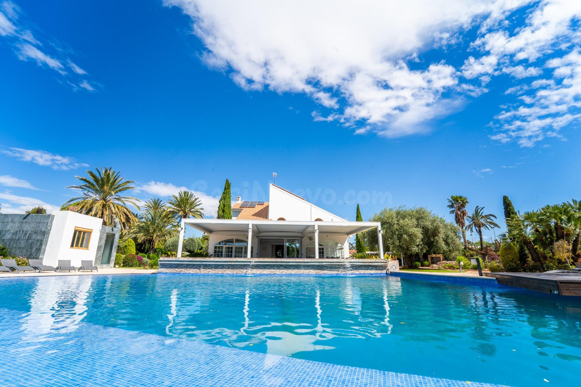 Villa de lujo en Elche, zona Alzabares Alto.