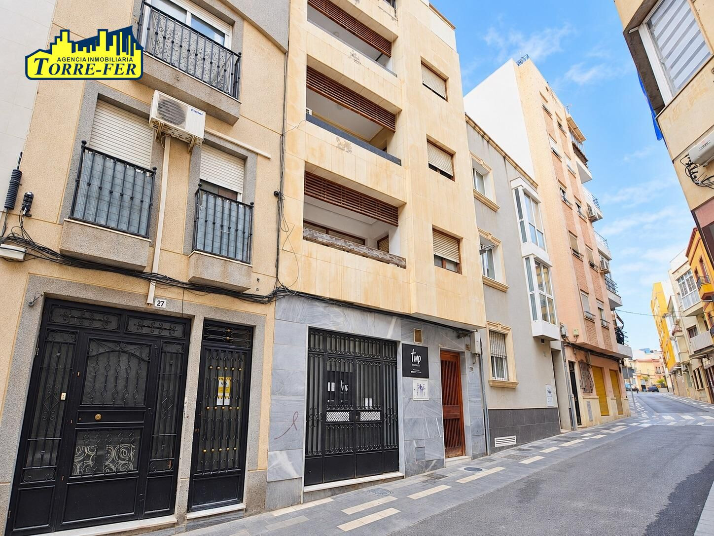 ¡GRAN OPORTUNIDAD JUNTO A PUERTA PURCHENA, EN CALLE MAGISTRAL DOMINGUEZ!