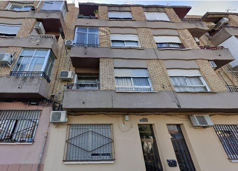 Se vende almacén OKUPADO en C/SANT LLUIS BERTRAN 55 de Torrent (Valencia)