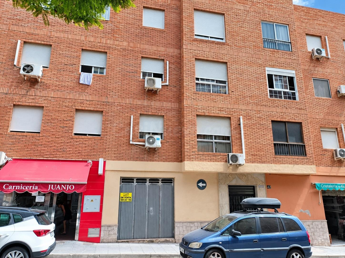 LOCAL COMERCIAL EN AVDA. LARGO CABALLERO
