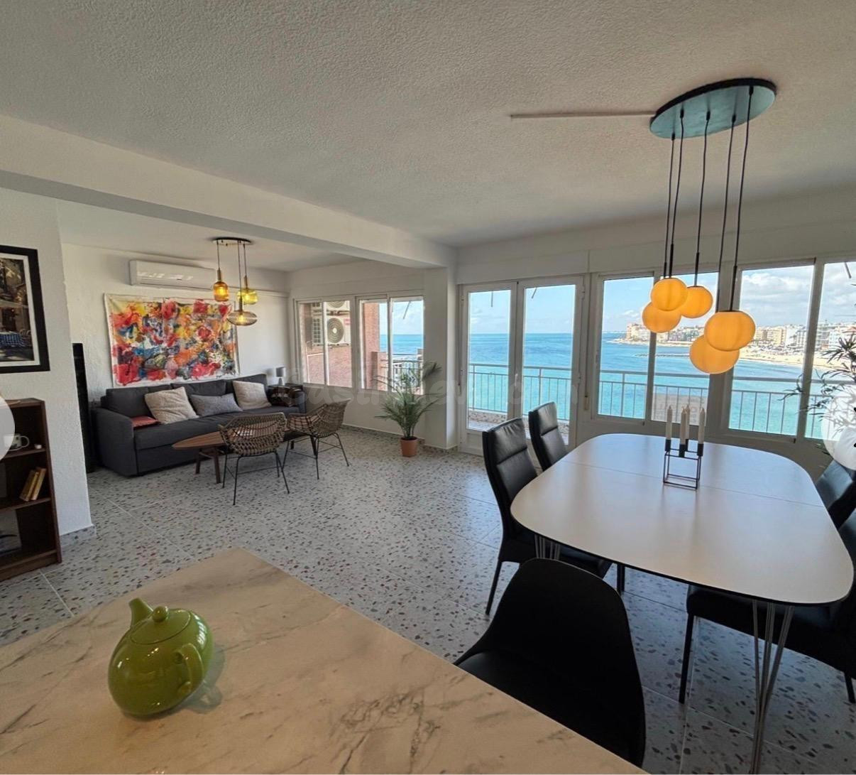 Joya frente al Mar: Apartamento Reformado con Vistas Panorámicas en Playa de los Locos