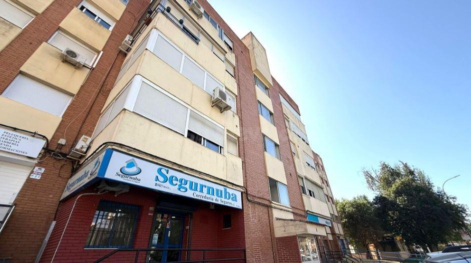 Se vende piso CESIÓN DE REMATE en C/  ARTESANOS en Huelva