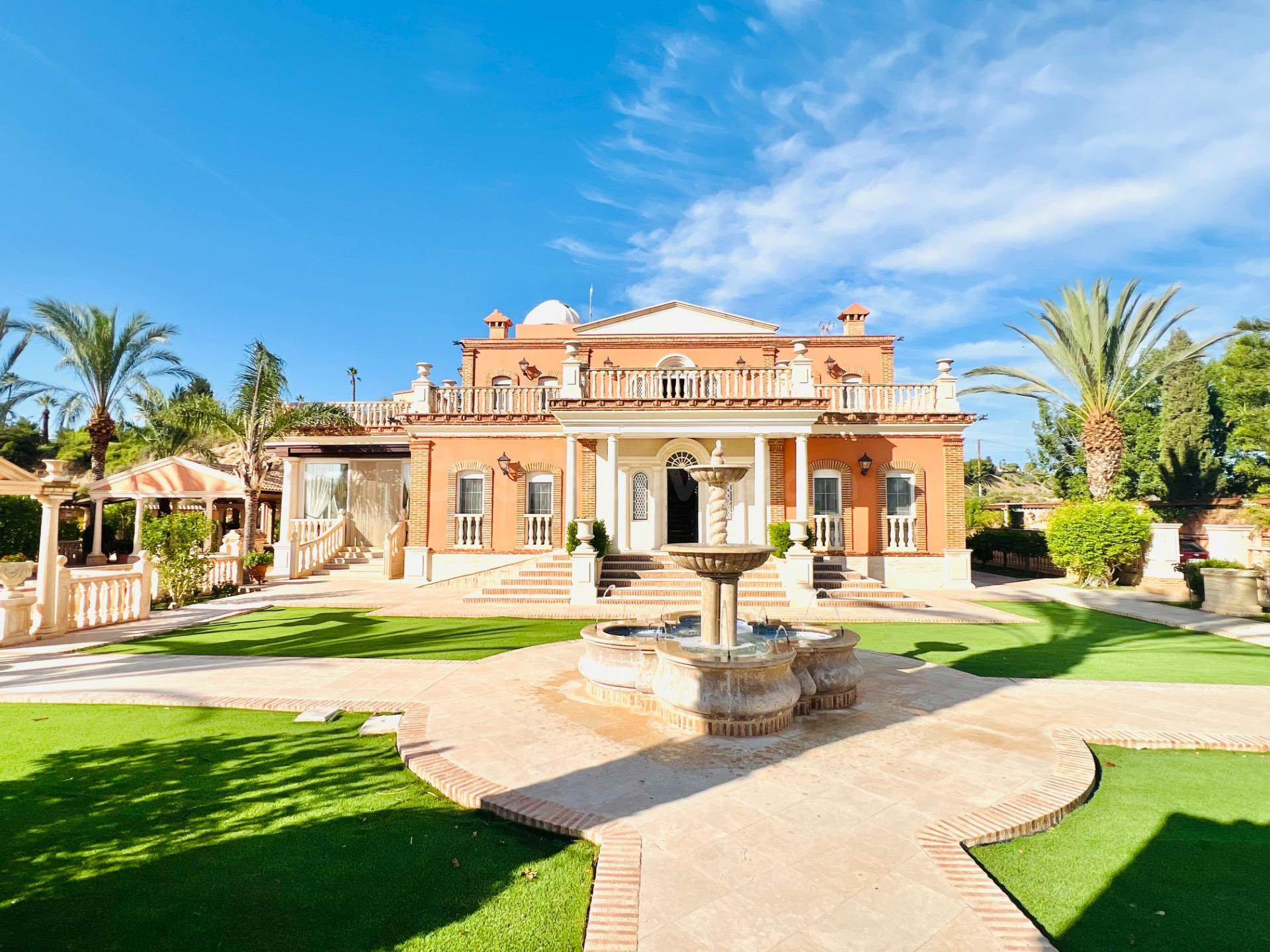Villa señorial de lujo con arquitectura clásica  en Elche