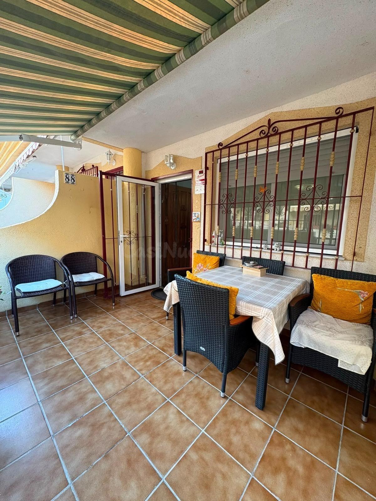Chalet Adosado de 3 Plantas con Solárium en Playa Flamenca (Orihuela Costa)