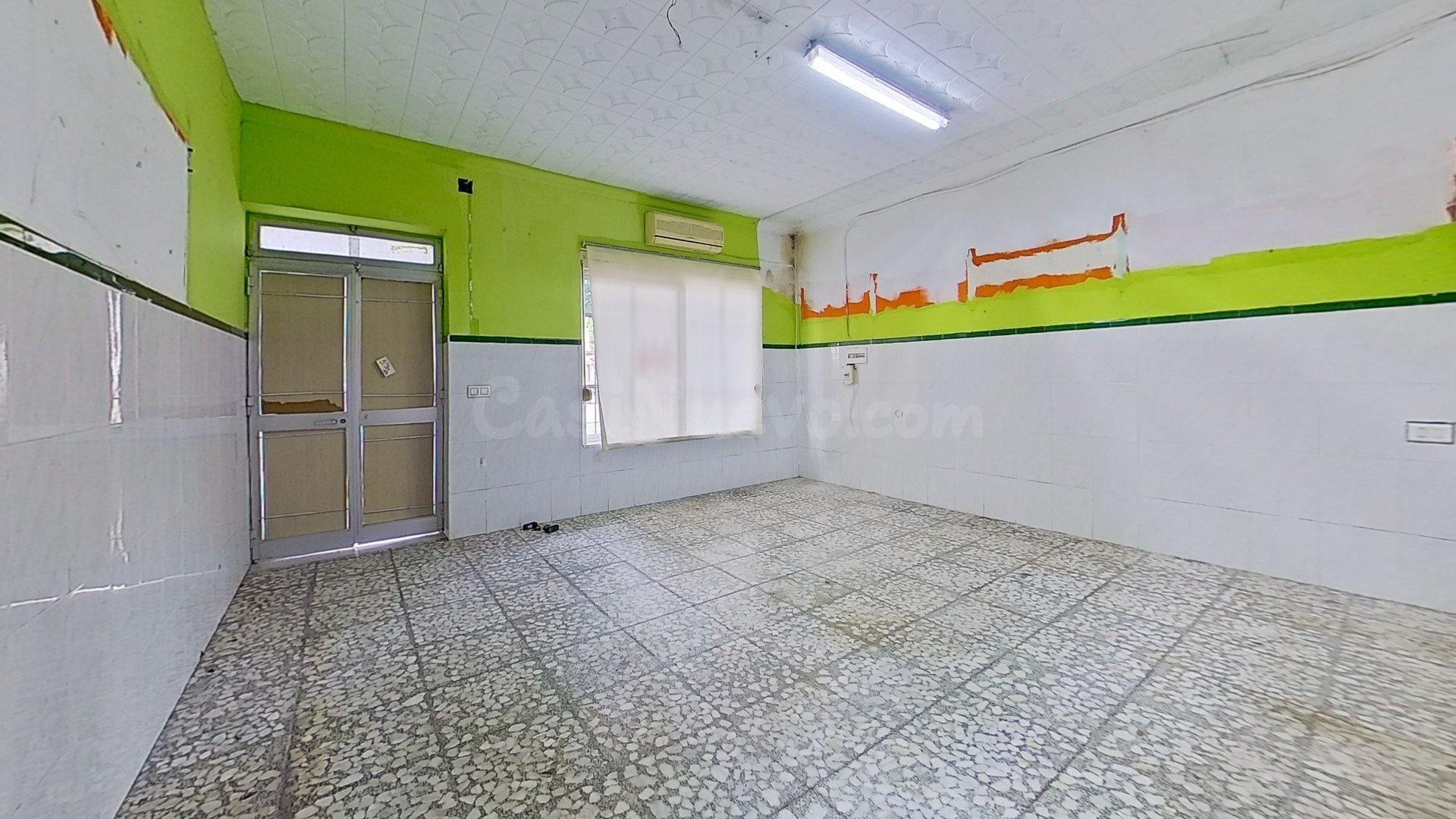 LOCAL comercial en Puerto Real Centro. POSIBLE CAMBIO DE USO A 2 VIVIENDAS