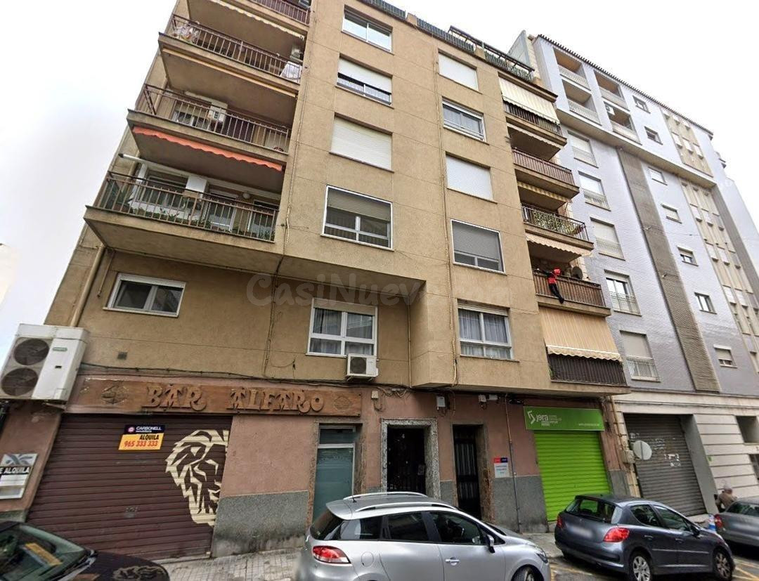 Se vende piso OKUPADO en C/CL PLANES DE LA BARONIA 4 (ALCOY)