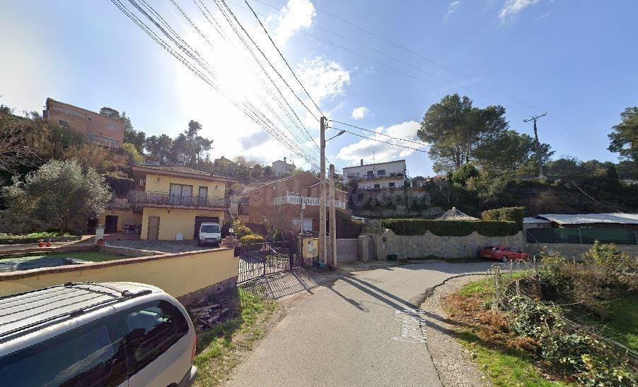 Se vende piso OKUPADO en Calle TER 35 de Vacarisses, Barcelona.