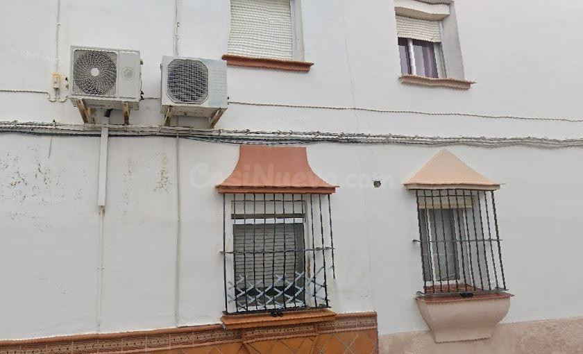 Se vende piso OKUPADO en  Calle Matacan Nº 18 San Juan de Aznalfarache (Sevilla)