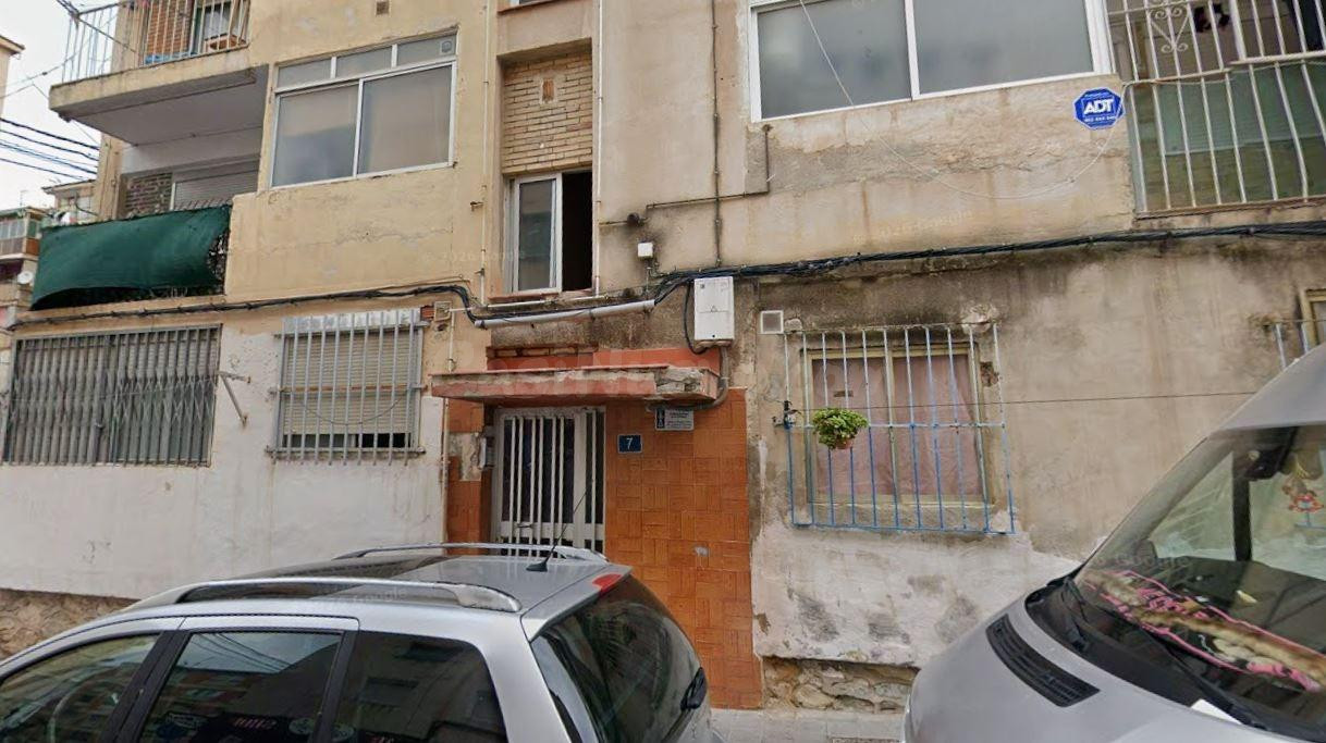 Se vende piso OKUPADO en C/ PERLA, DE LA, 7 Alicante (Alicante)