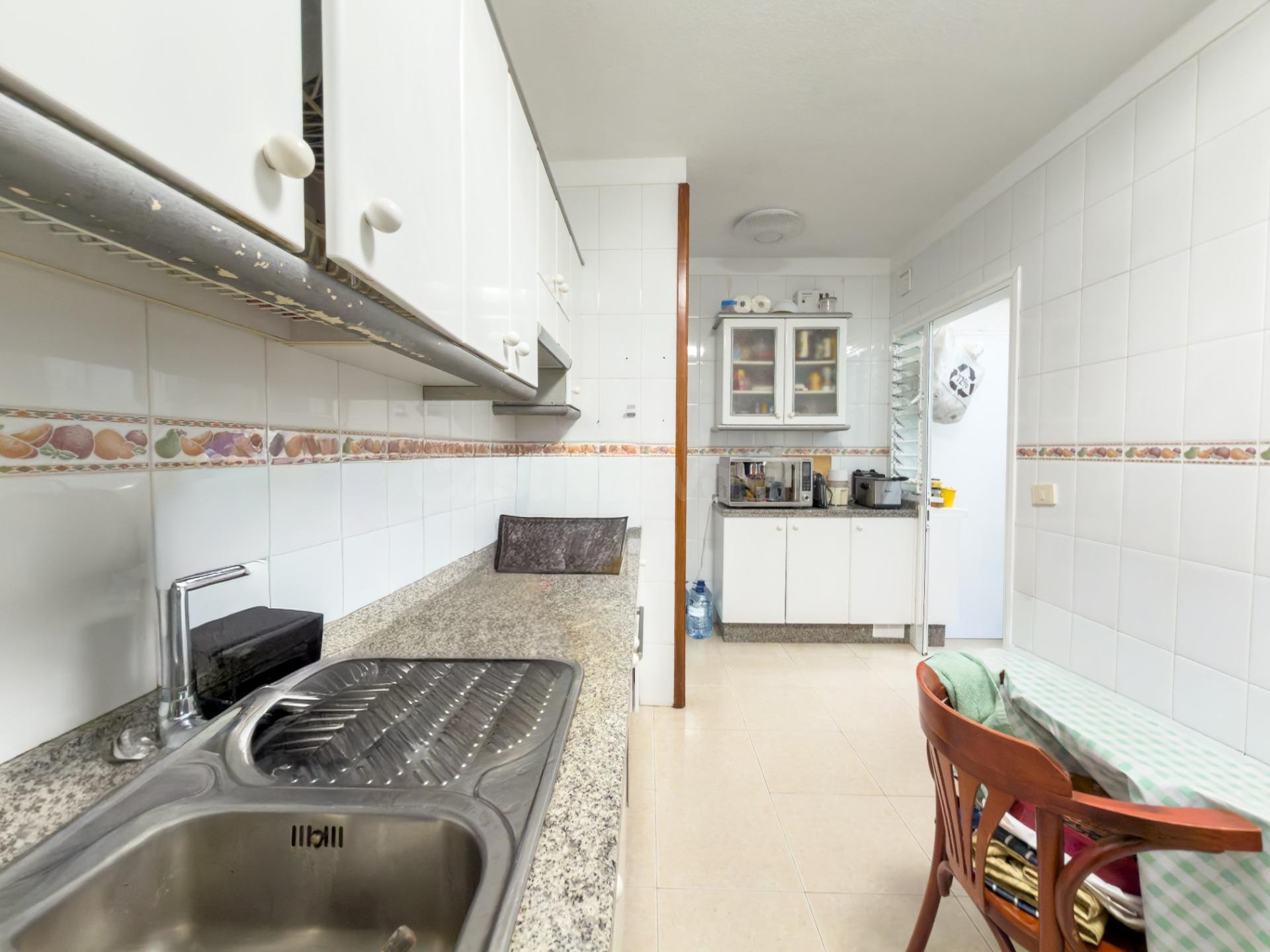 Piso con terraza privada, garaje y rentabilidad inmediata ju - foto 3