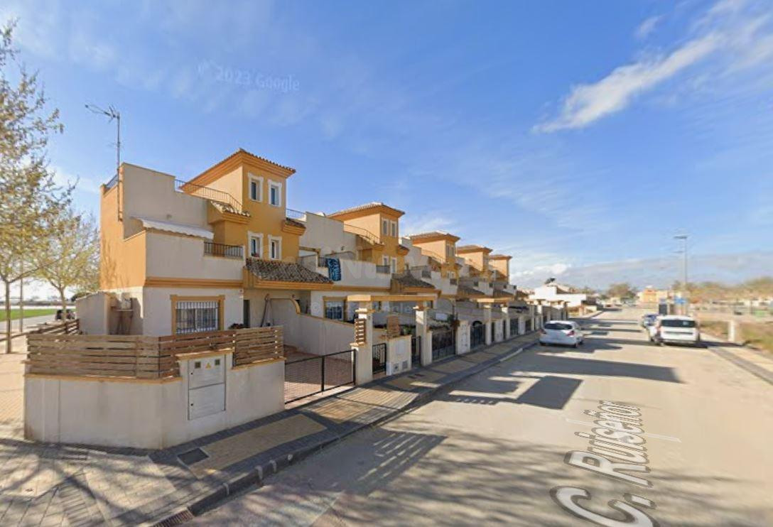 SE VENDE casa adosada OKUPA en C Ruiseñor 40 de Torre-Pache