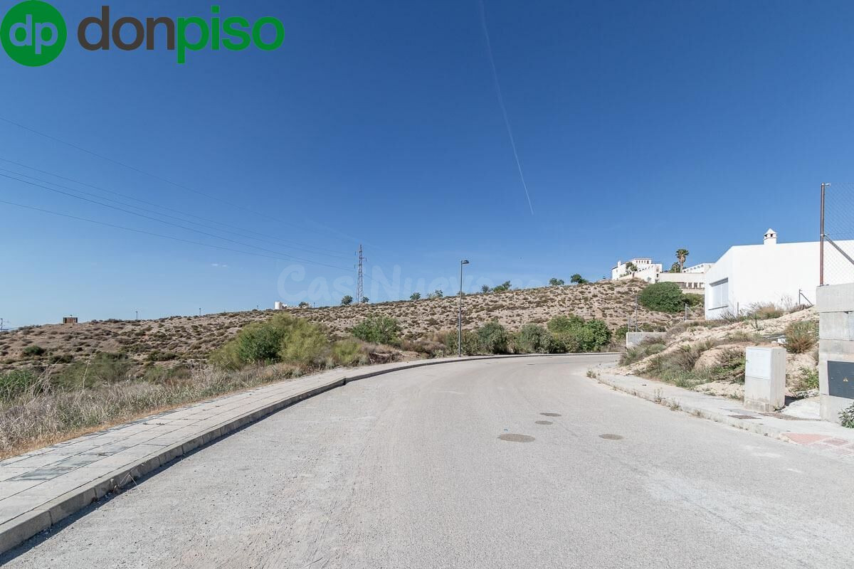SOLAR URBANO EN ALTOS DE LA ZUBIA CON MAGNÍFICAS VISTAS