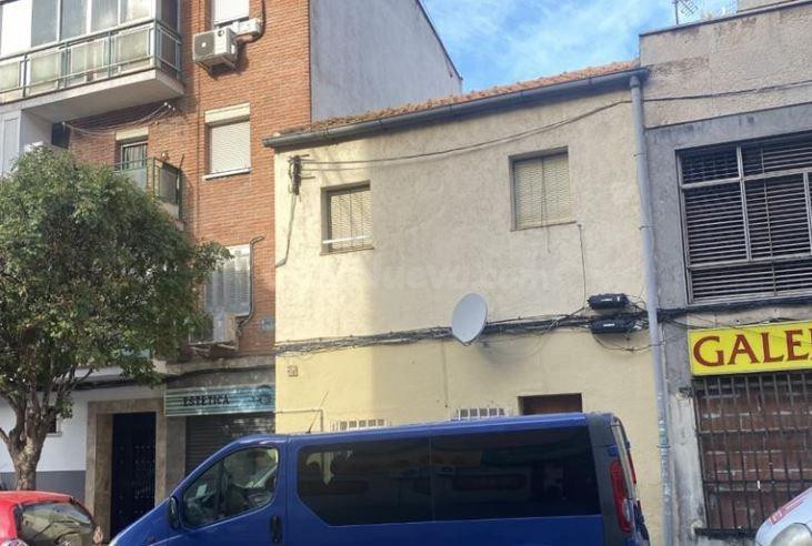 SE VENDE piso OKUPA en C Peironcely 30 de Madrid