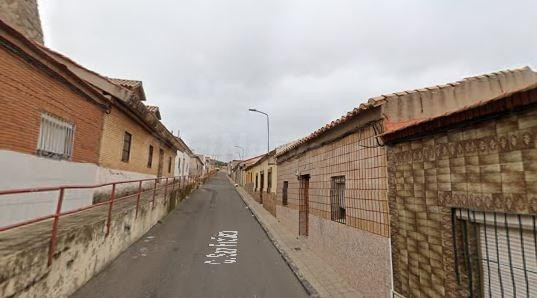 SE VENDE casa adosada OKUPA en C San Froilan 48 de Puertolla
