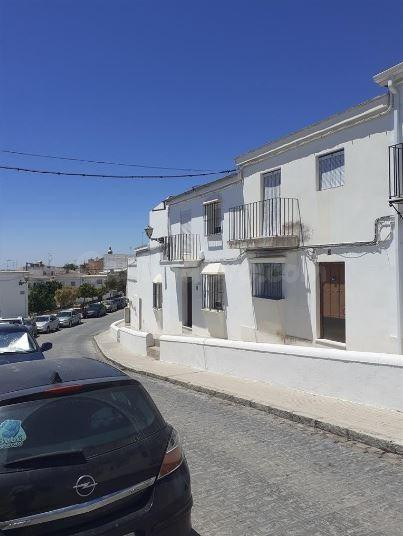SE VENDE casa adosada OKUPA en C Calle Cuesta del Calvario 1 - foto 3