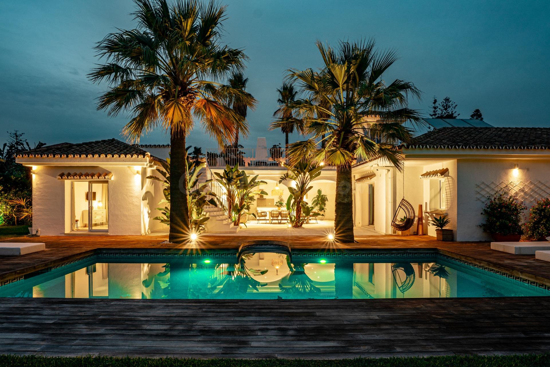 Villa de lujo de 5 dormitorios y 5 baños en Marbesa, Marbella Este