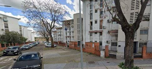 SE VENDE piso OKUPA en C CL MOTRIL,16 Esc:E Pl:3 Pt:04 Córd