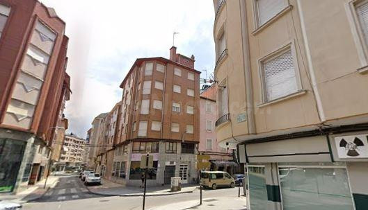 SE VENDE piso OKUPA en C Valdes  de Ponferrada