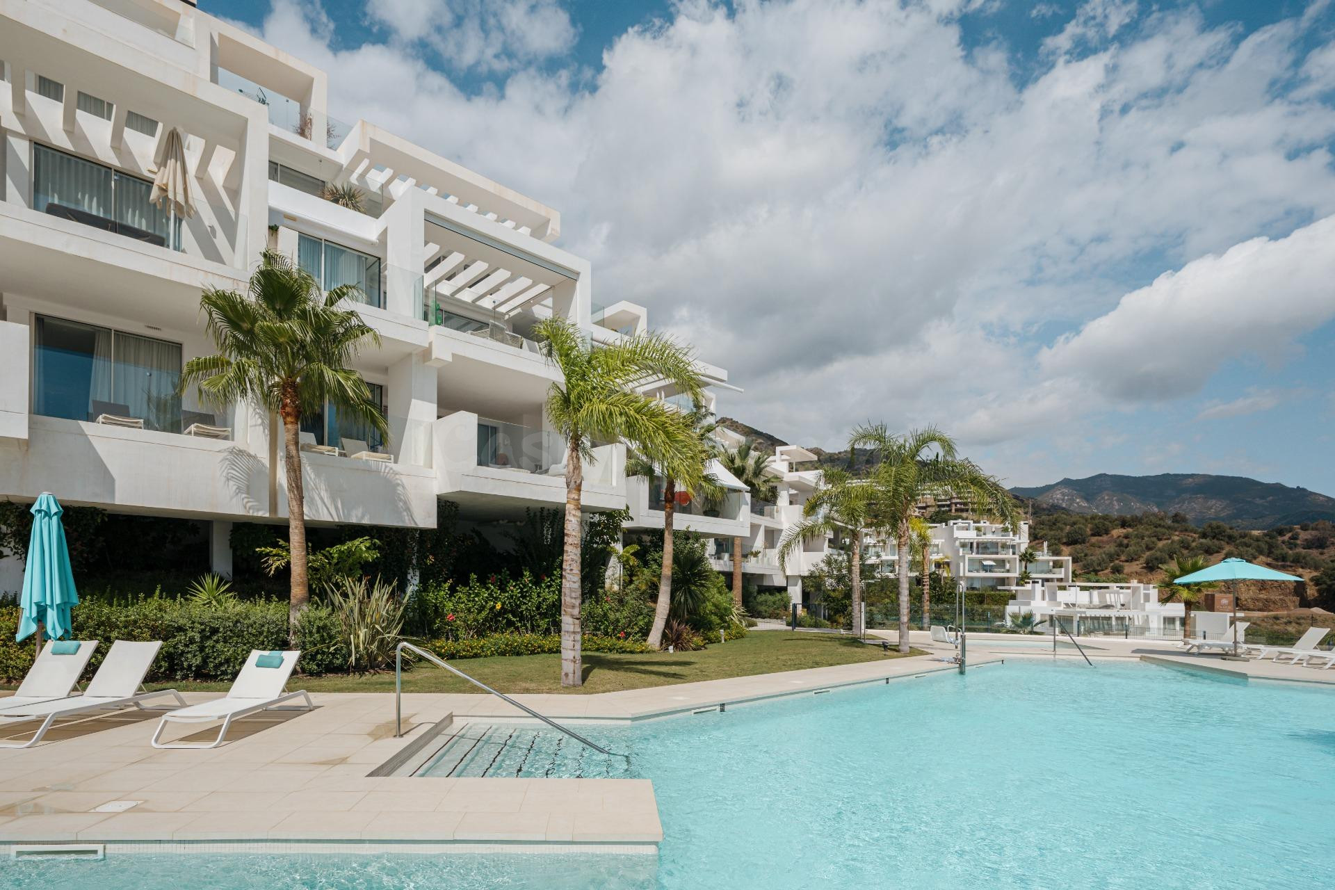 Ático dúplex de 3 dormitorios, 2 baños y solarium en Palo Alto. Marbella - Ojén