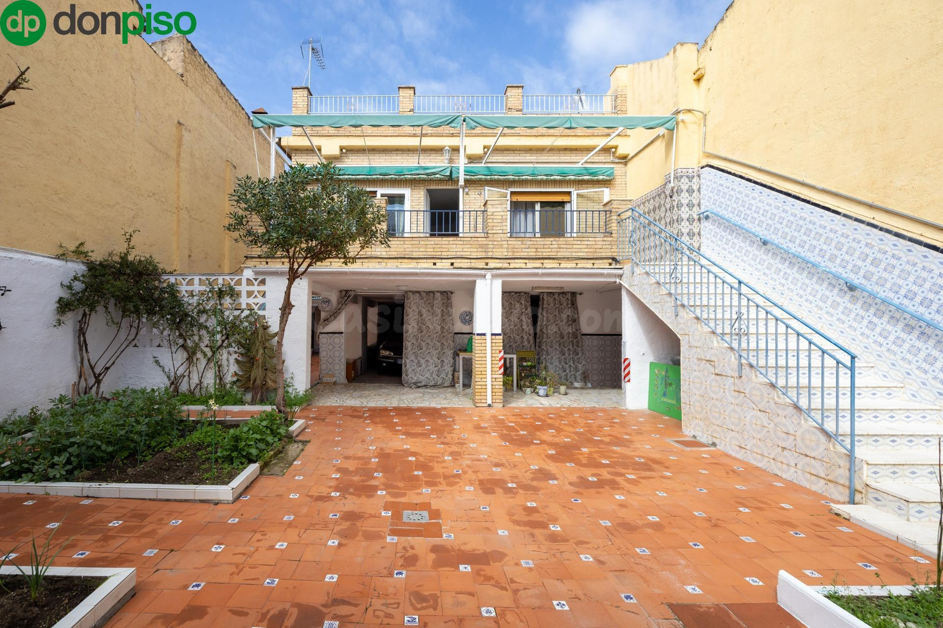 CASA EN PLENO CENTRO DE ARMILLA
