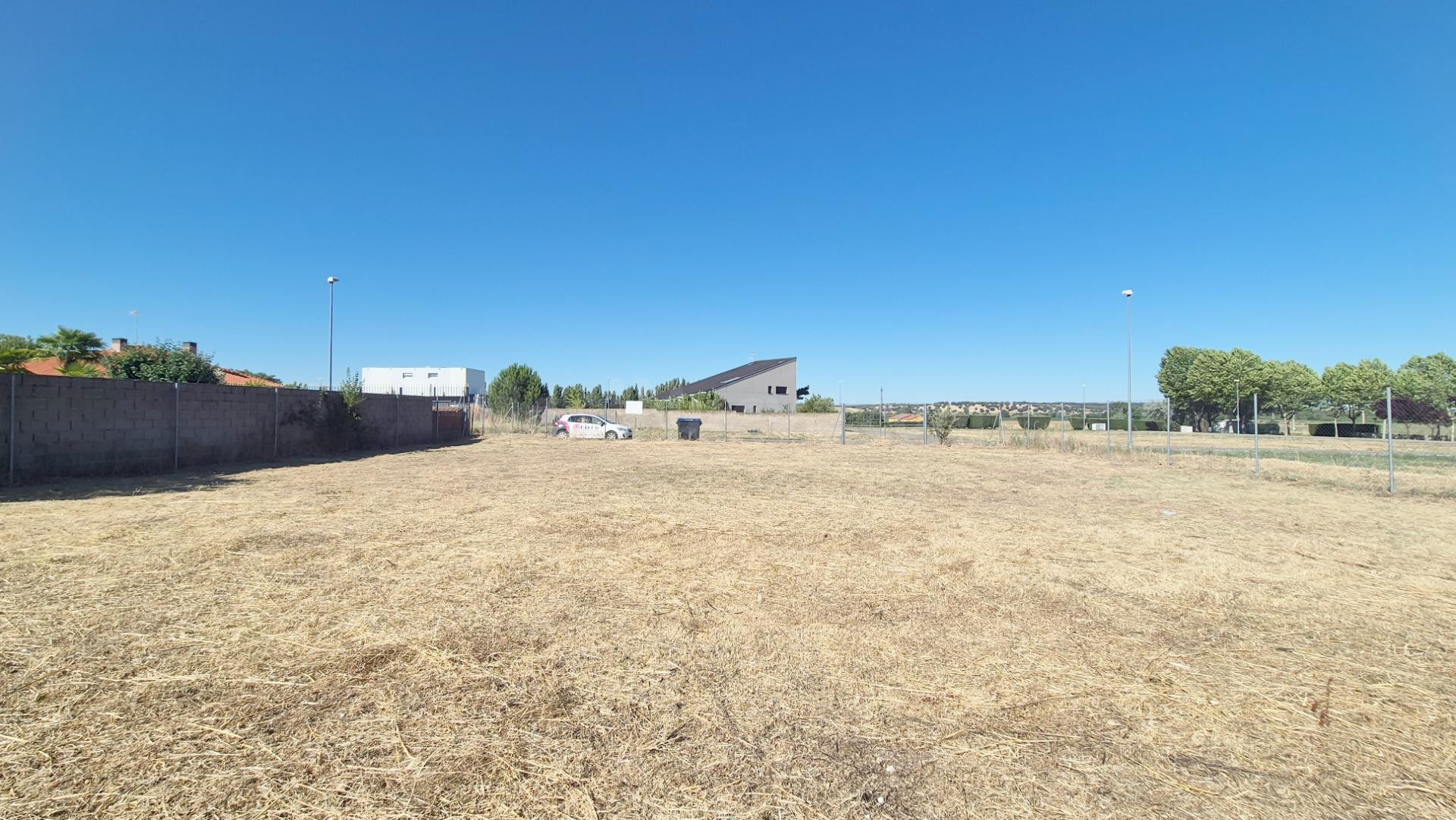 PARCELA EN VENTA EN LOS ALMENDROS, VILLAMAYOR. Urbis Gestión te ofrece el espacio perfecto para hacer realidad tu proyecto