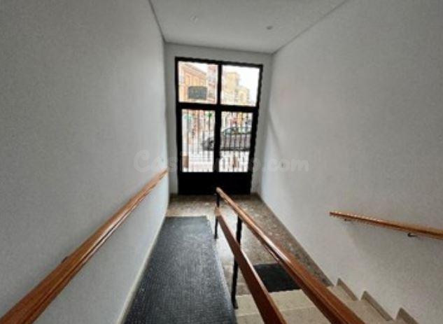SE VENDE piso OKUPA en C CL CORREDERA,24 Esc:E Pl:6 Pt:CD Al