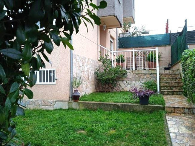 SE VENDE casa adosada OKUPA en C Lomas De San Roque 18 de Mo