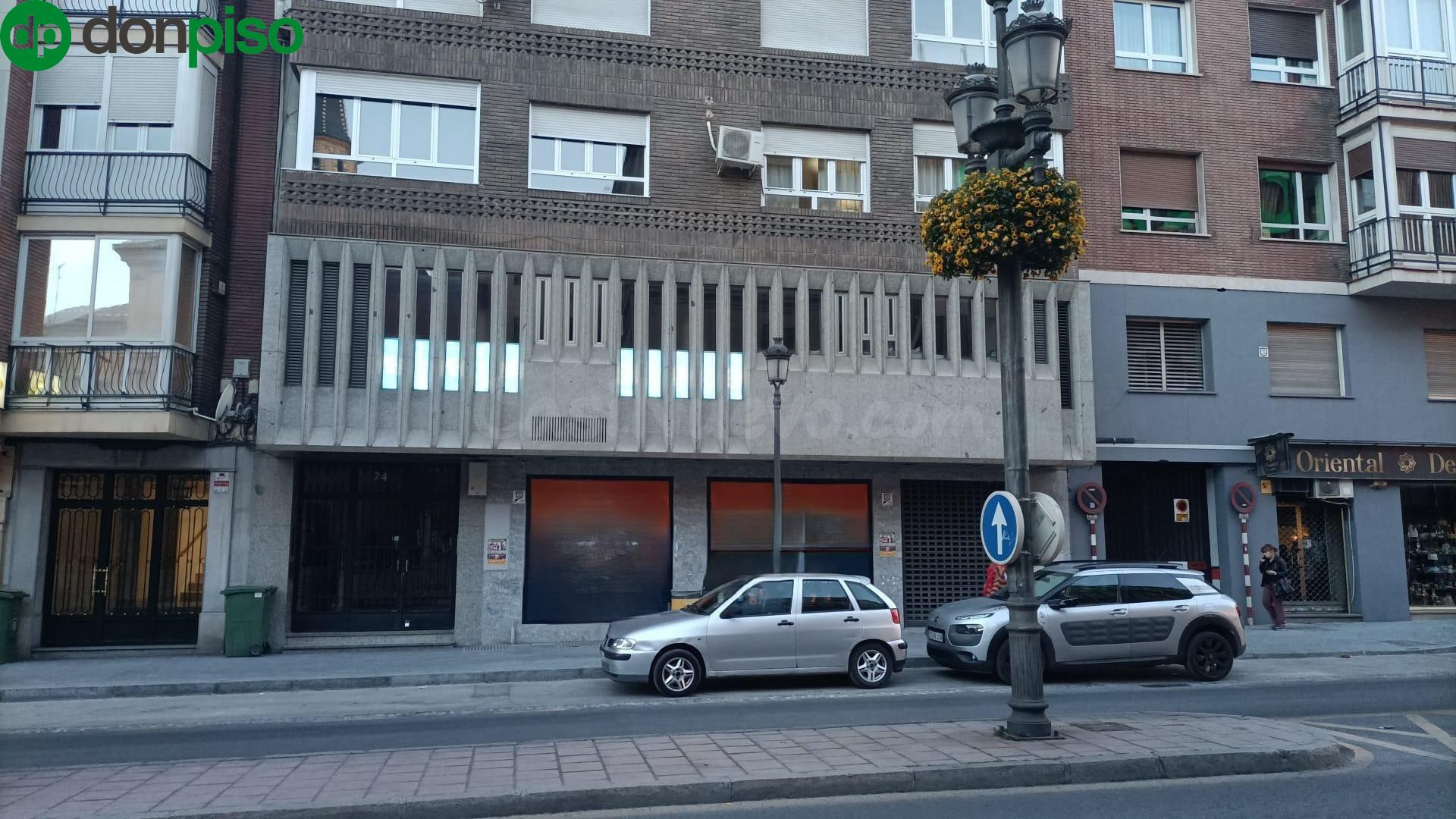 ¡Local en Acera del Darro frente al Corte Inglés!