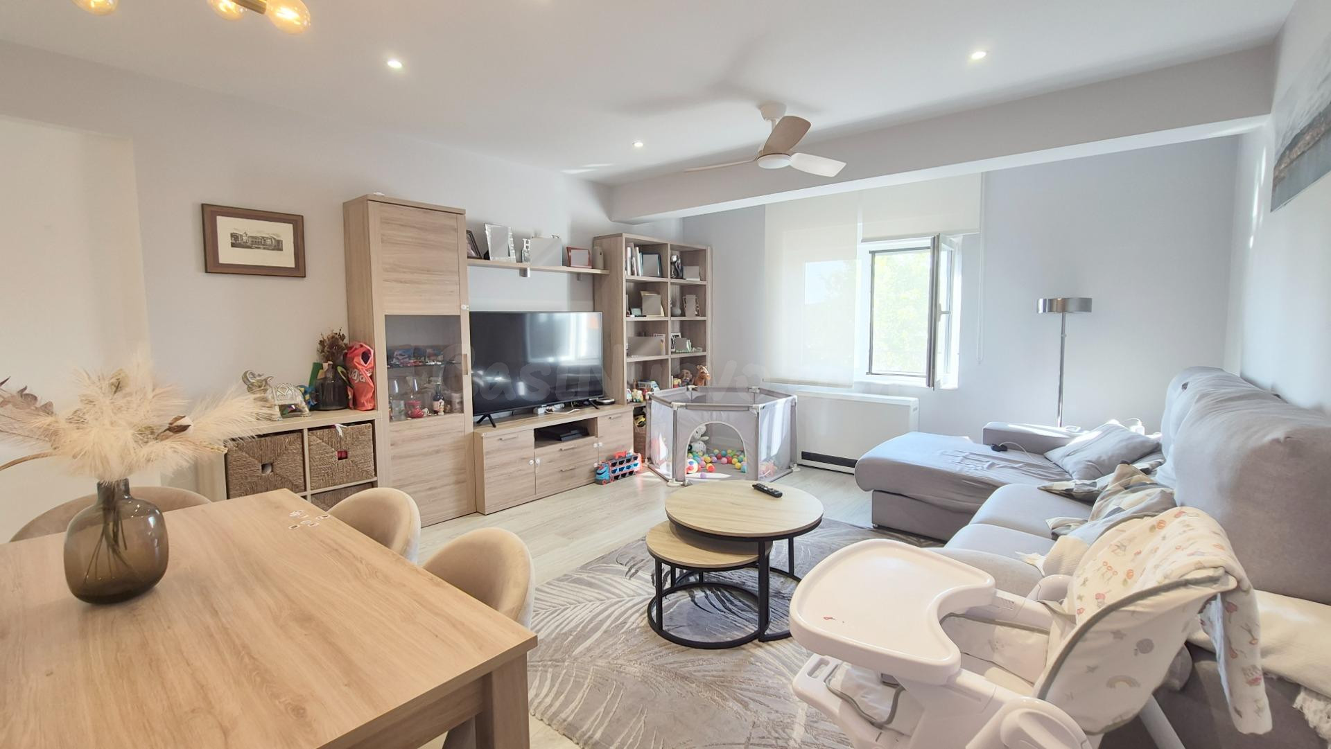 PISO EN VENTA EN GARRIDO NORTE, SALAMANCA. Urbis te ofrece una vivienda reformada, luminosa y lista para entrar a vivir.