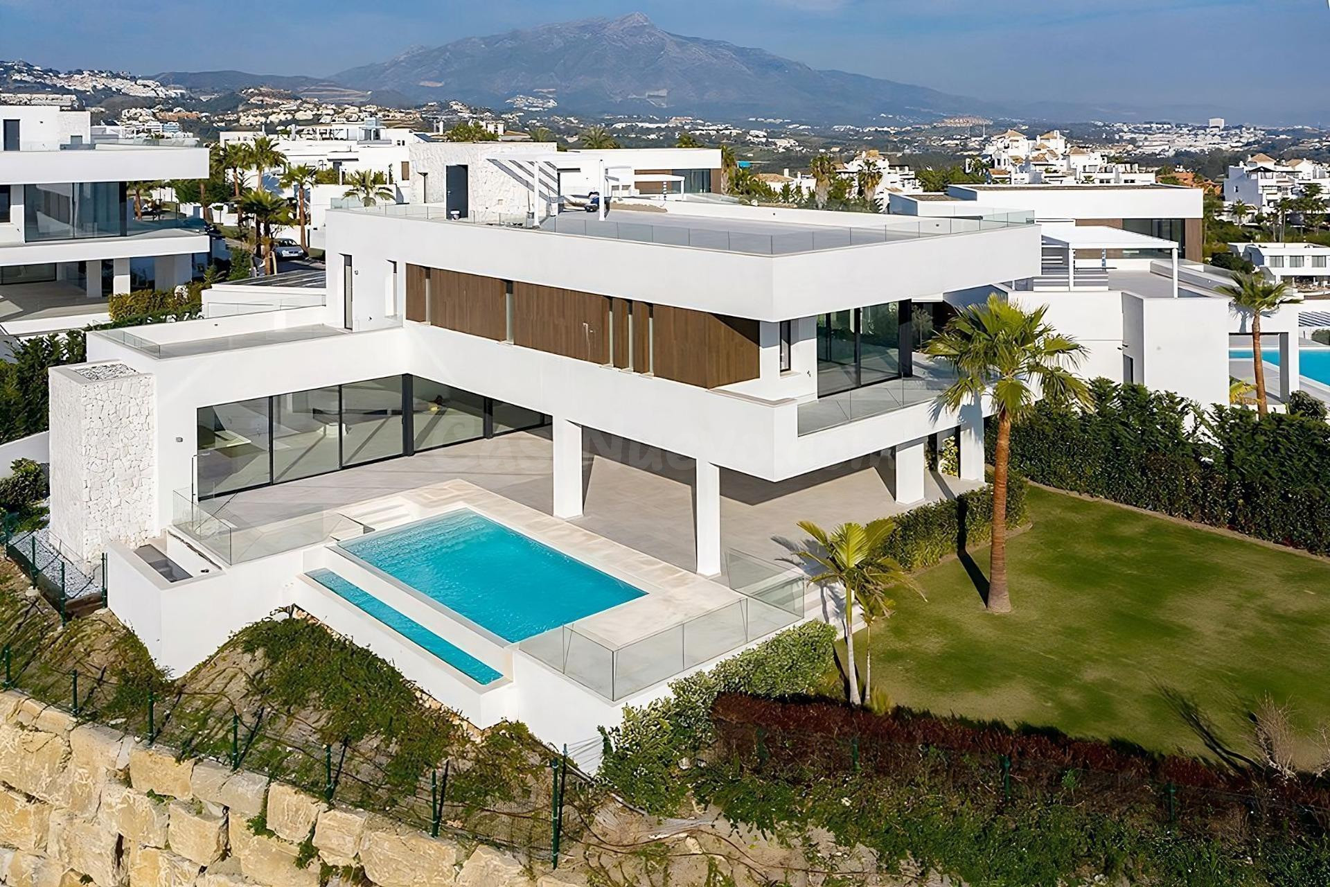 Villa de lujo de 5 dormitorios y 5 baños con vistas al Golf. La Alquería, Benahavís