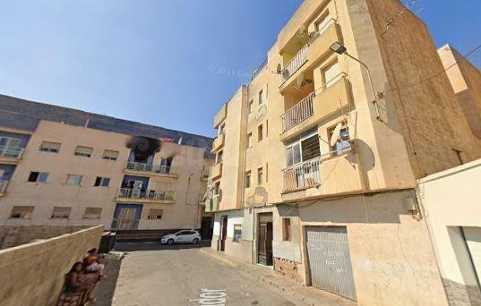 SE VENDE piso OKUPA en C CALLE NADOR  2 2 E  de Roquetas de