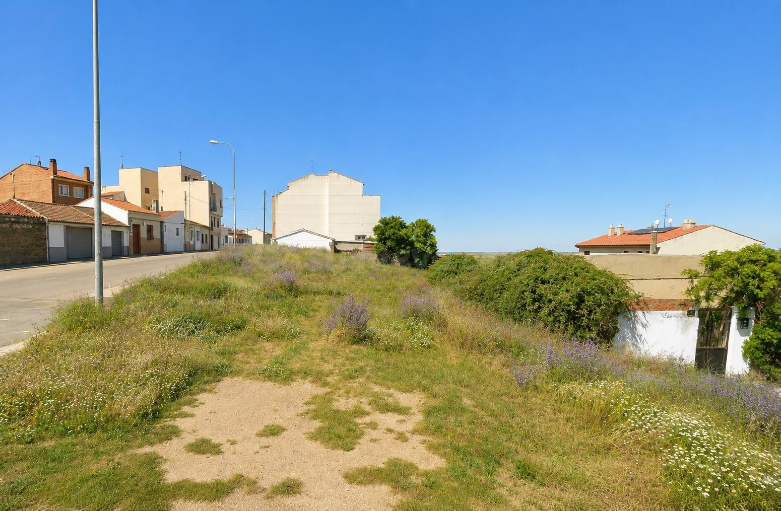 SOLAR EN VENTA EN PIZARRALES, SALAMANCA. Urbis te ofrece un terreno en venta en zona Pizarrales, Salamanca.