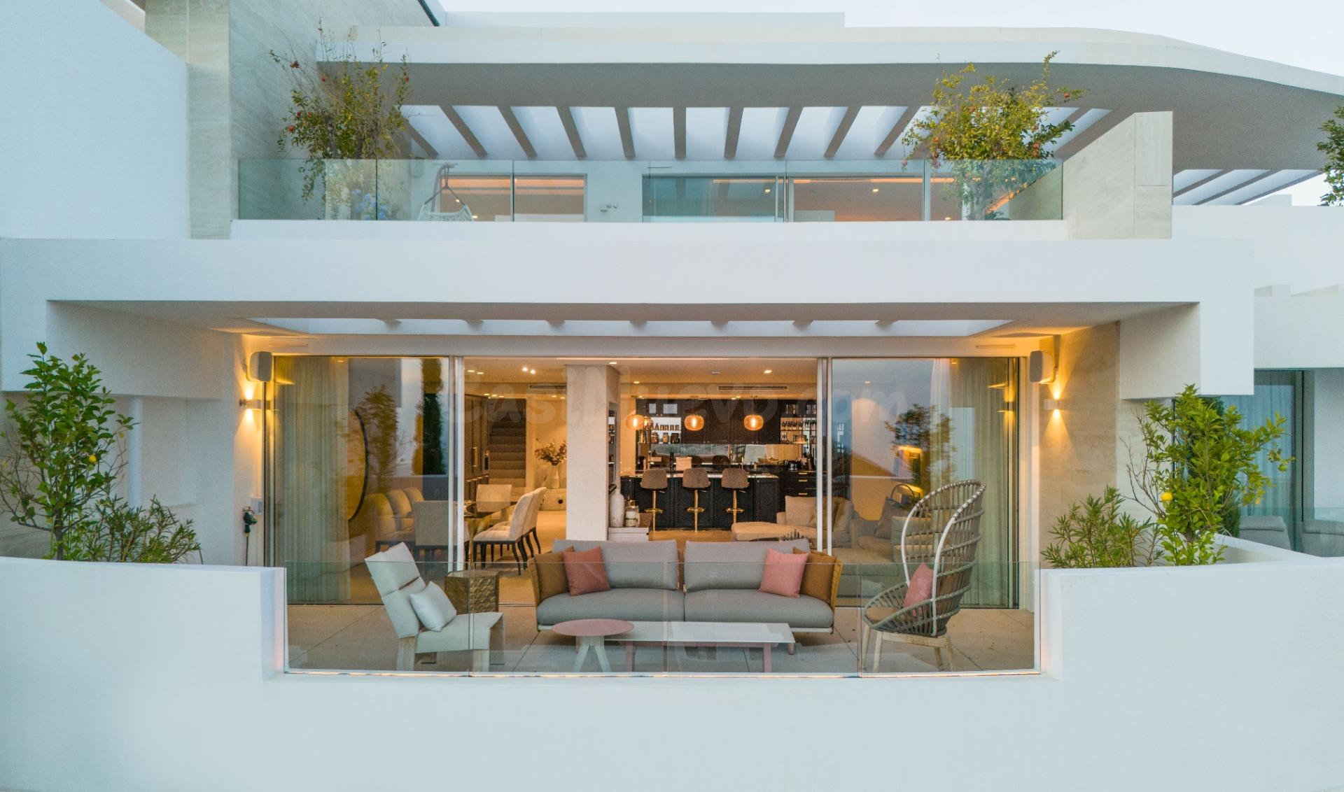 Ático tríplex de 3 dormitorios y 3 baños con vistas al mar y la montaña. Palo Alto, Ojén