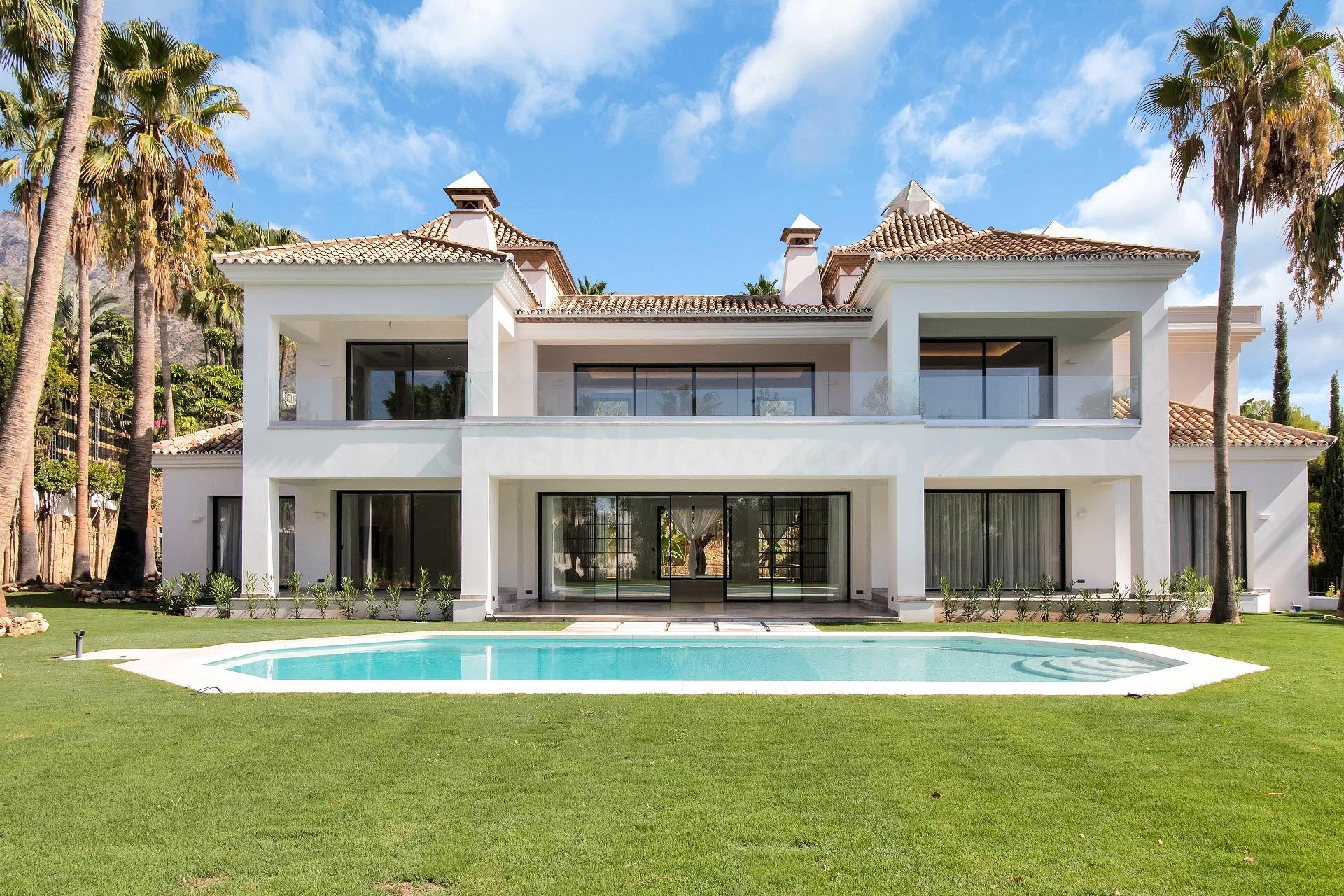 Villa de lujo de 6 dormitorios y 9 baños en Sierra Blanca, La milla de oro de Marbella