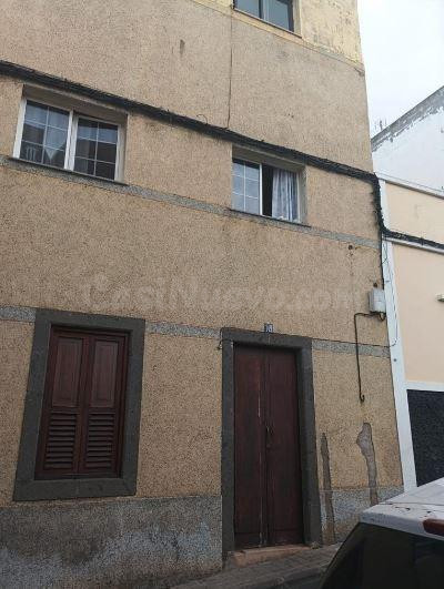 SE VENDE piso OKUPA en C CL OBISPO PILDAIN,149 Pl:1 Pt:0A Ar