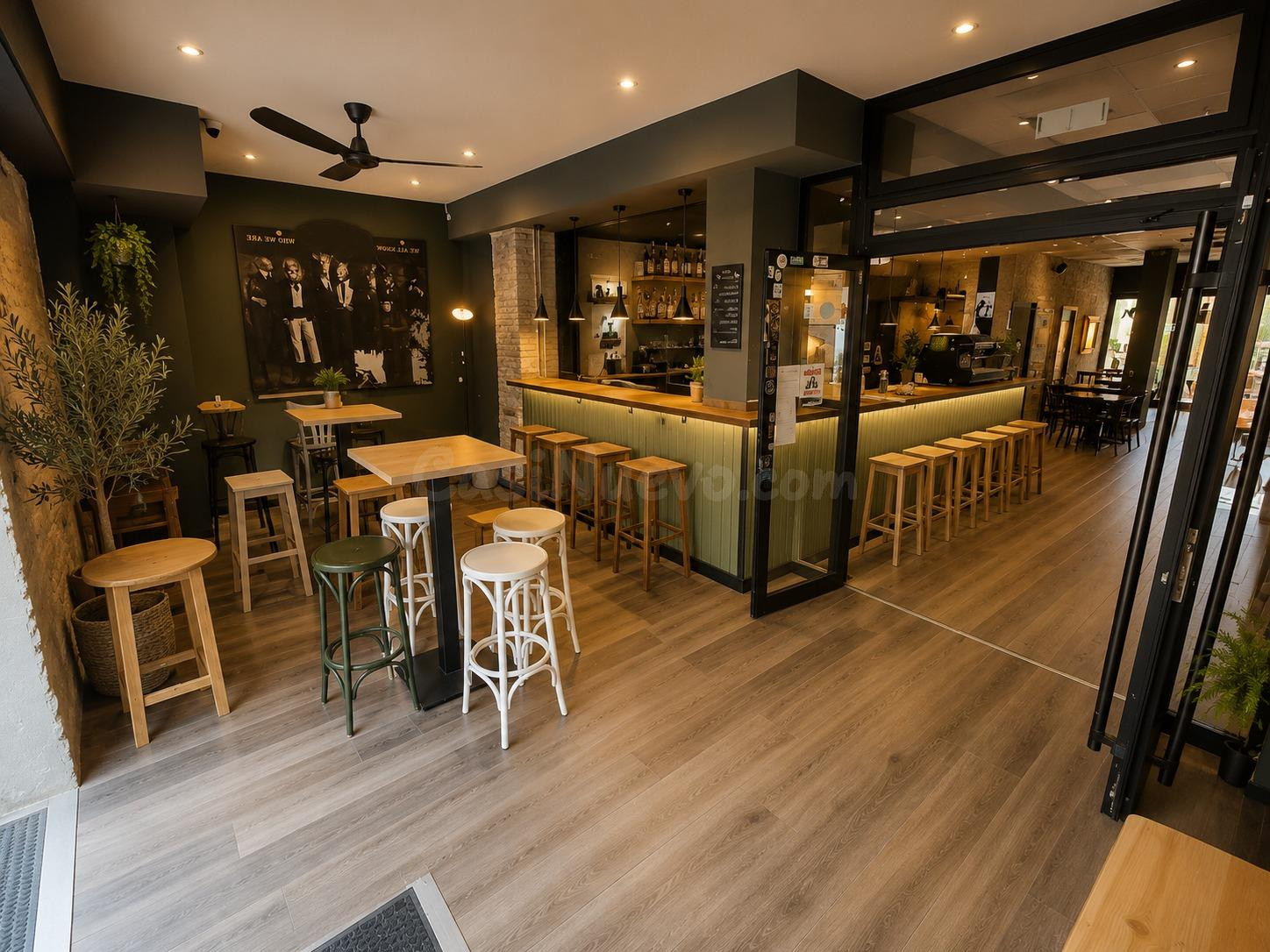 Bar-Cafetería en traspaso en Benimaclet. Licencia definitiva, cocina y terraza.